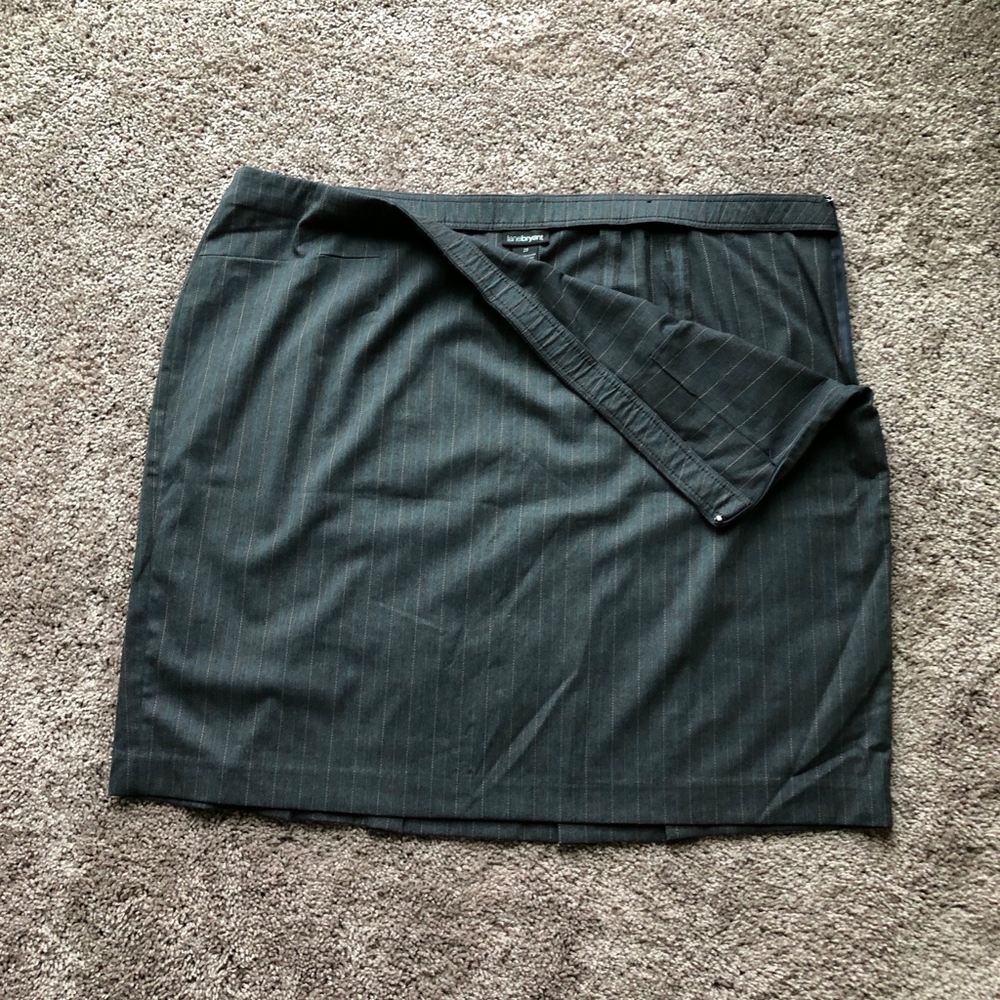 Lane Bryant Pencil Pleated skirt Size 28 - Picture 4 of 5